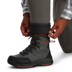 Simms Men's Freestone Stockingfoot Wader -Hang Time Shop Simms SSO13612 040 Smoke 7modeldetail